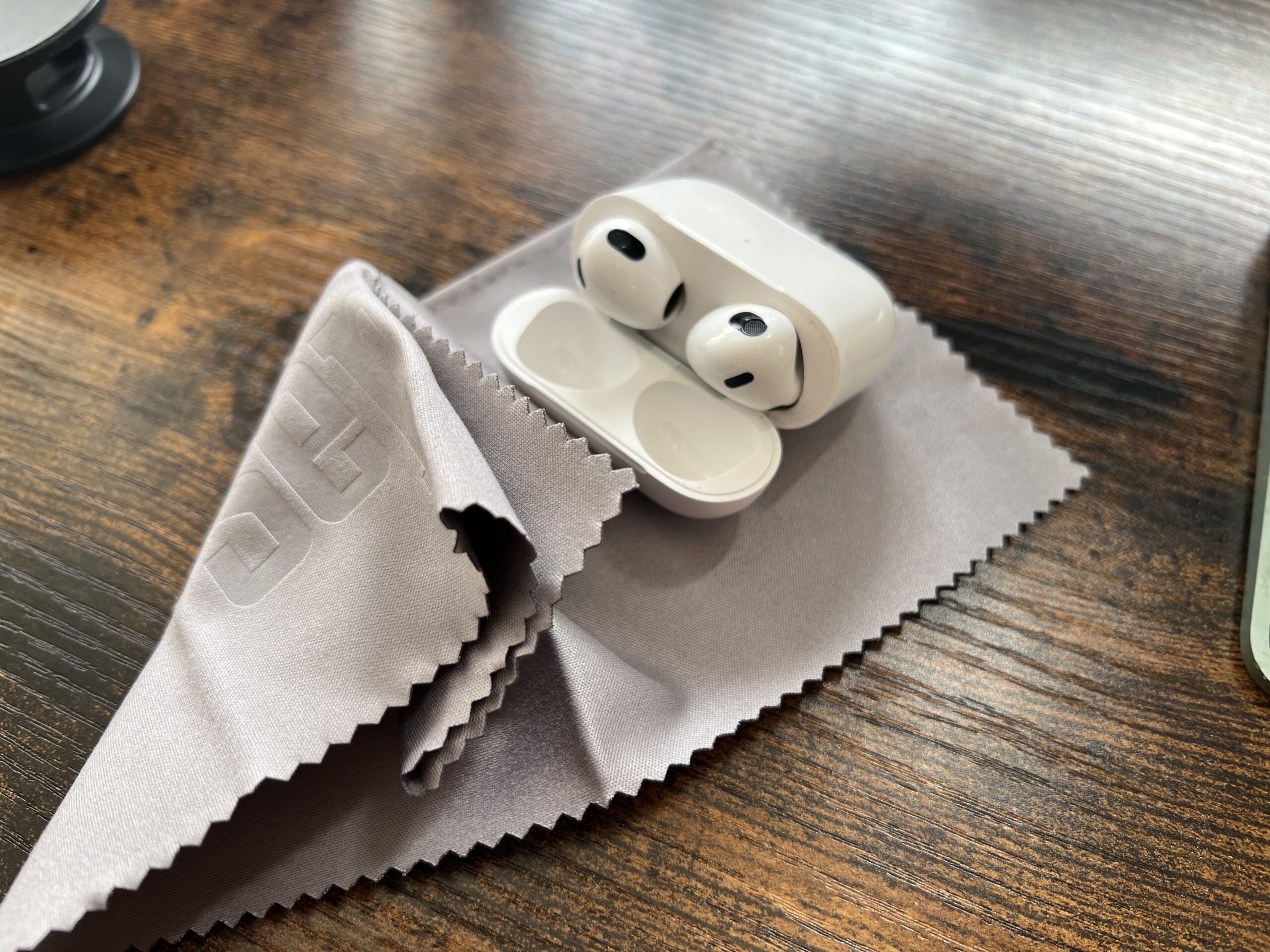 How to clean Apple AirPods