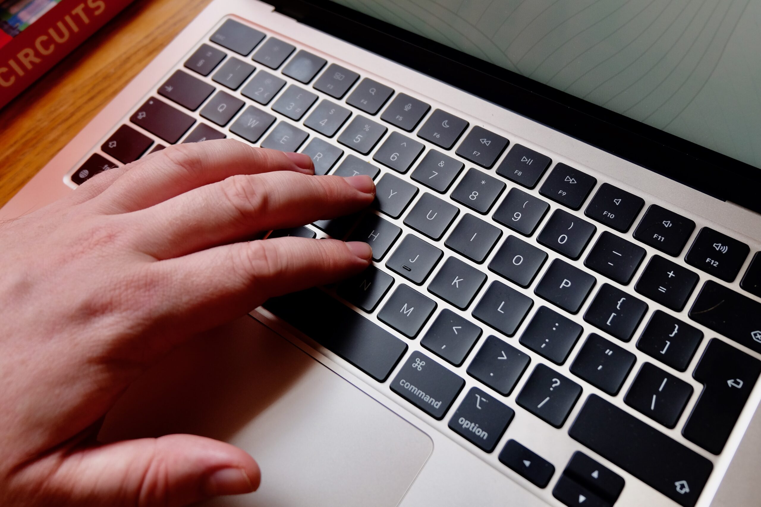 How to increase the text size on a MacBook