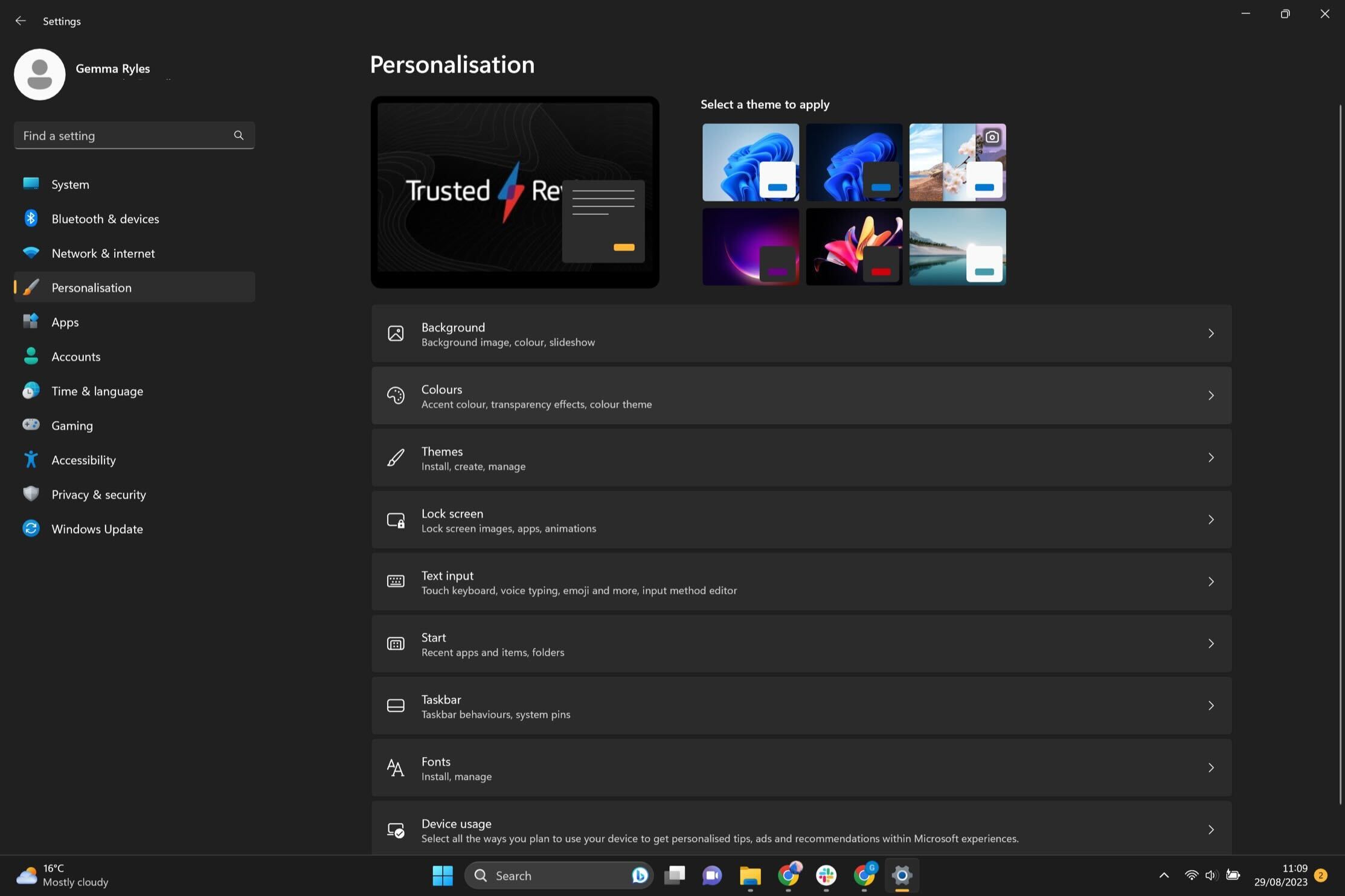 How to make the taskbar transparent in Windows 11