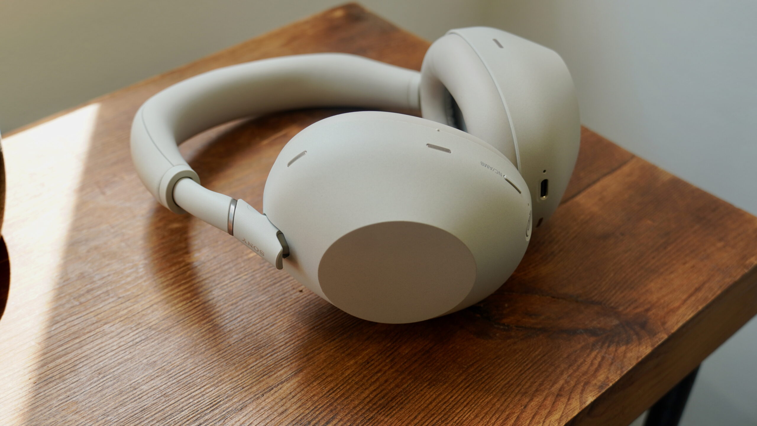 How to pair the Sony WH-1000XM6 headphones
